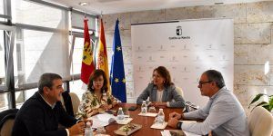 Junta y CERMI Castilla-La Mancha valoran positivamente la implantación del descuento al transporte por carretera para las personas con discapacidad