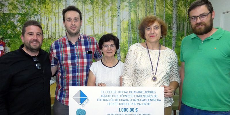 La Asociación Las Encinas, beneficiaria de la donación anual del Colegio de Aparejadores de Guadalajara