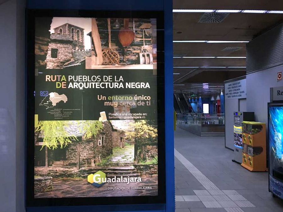 La Diputación de Guadalajara promociona la Arquitectura Negra en las calles e intercambiadores de Madrid