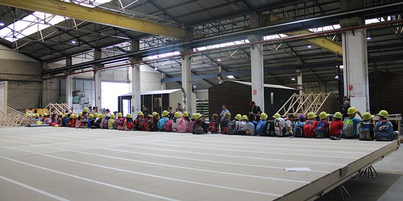 La empresa ABS recibe la visita de un grupo de estudiantes de Azuqueca de Henares