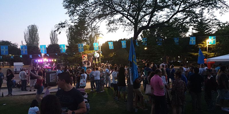 La Fiesta del Bollu de Azuqueca organizada por la Casa de Asturias en Azuqueca reune a más de 1000 personas en el Parque de la Quebradilla
