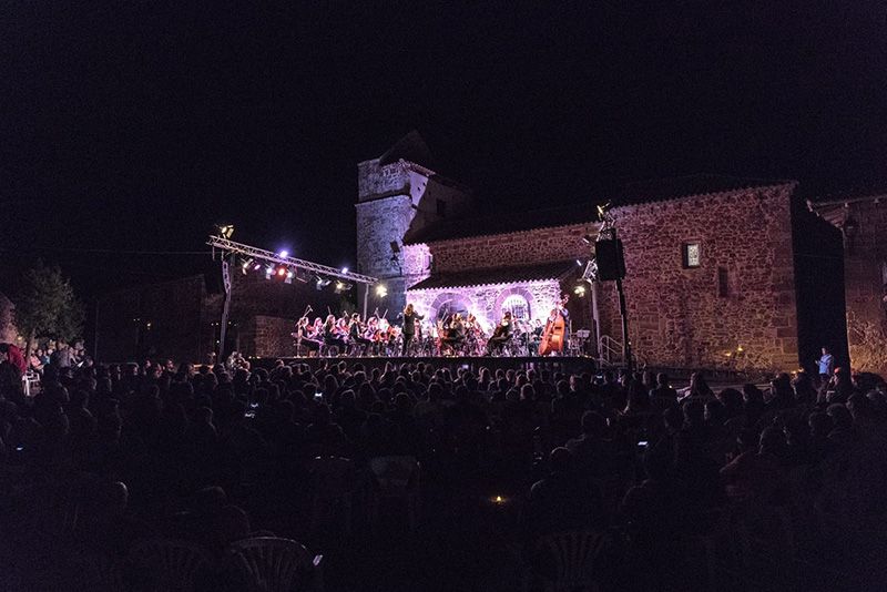 La gala Violas y Luz de Luna hermana a 800 personas de más de 30 pueblos de Guadalajara y Soria 3 La gala Violas y Luz de Luna hermana a 800 personas de más de 30 pueblos de Guadalajara y Soria