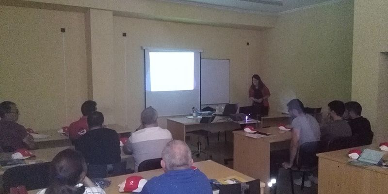 Los empresarios del sector de talleres de La Manchuela se forman sobre la importancia del aceite para motor