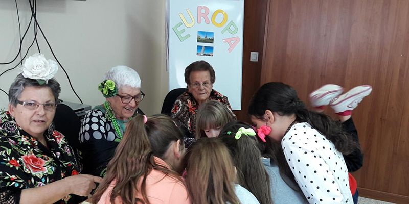 Más de 2.300 personas mayores han participado en el Programa Intergeneracional de la Red de Centros de Mayores de Castilla-La Mancha