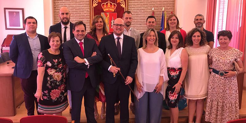 Núñez reivindica en Yunquera el espíritu del municipalismo y el papel de los alcaldes con una política de cercanía en contacto permanente con los vecinos