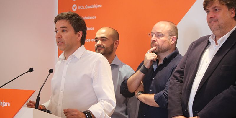 Pérez Borda “Logramos un acuerdo de gobierno estable, que pone en el centro de la política a los ciudadanos y que evita la entrada del extremismo y populismo en el gobierno de Guadalajara”