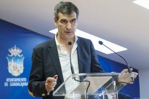 Román acepta el órdago de Cs para ser alcalde y aceptaría renunciar al Senado