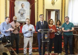 Román se despide con la cabeza alta y asegurando que Cs "ha cavado su propia tumba" al "venderse" a cambio de puestos y dinero