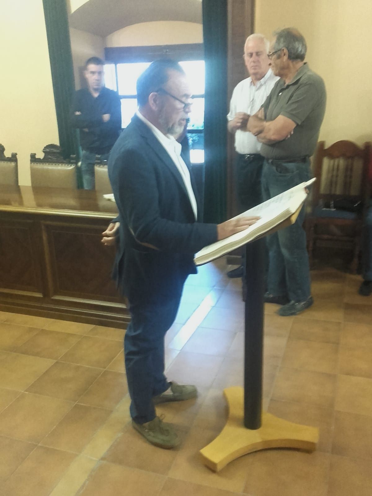 Salvador Martínez, del PSOE, elegido por unanimidad alcalde de Priego