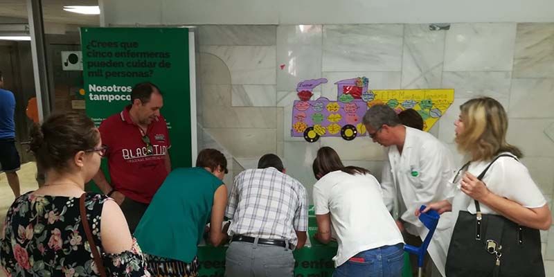 SATSE sale a la calle para recoger firmas para lograr que se garantice por ley un número máximo de pacientes por enfermera