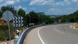 Carreteras del Estado mejora la señalización de la N 204 a su paso por Pareja