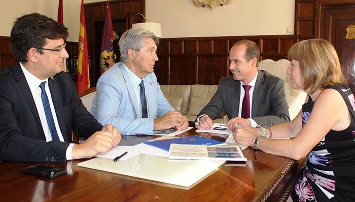 El alcalde de Guadalajara se compromete a que la cesión a la Universidad de los terrenos del futuro Campus sea efectiva este mes de julio