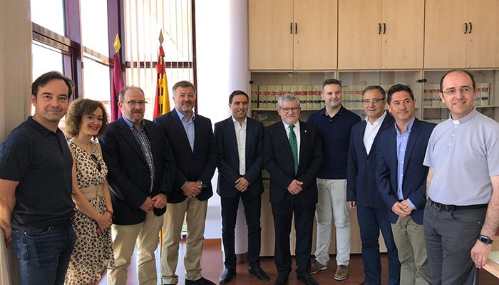 El Patronato de la Semana de Música Religiosa de Cuenca recibe a los nuevos patronos, el acalde de Cuenca y el presidente de la Diputación