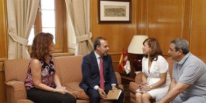 El presidente de las Cortes de CLM recibe a representantes del CERMI