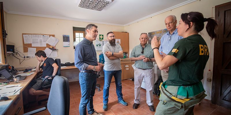 Francisco Tierraseca visita las instalaciones de la Brigada de Refuerzo de Incendios Forestales (BRIF) de Prado de los Esquiladores