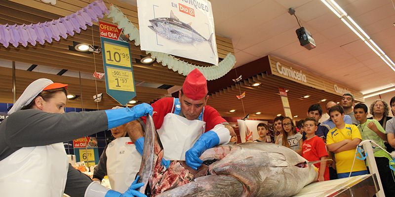 Grupo DIA organiza una exhibición del ronqueo del atún rojo en Cuenca