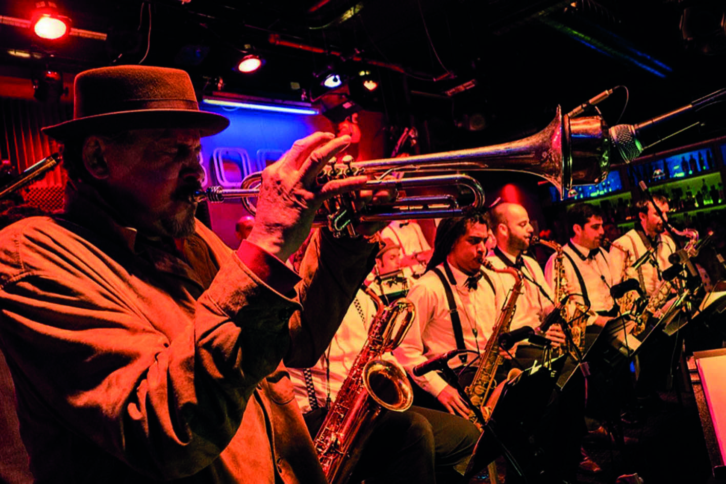 Hollywood Band actúa en el patio de los Leones del Palacio del Infantado dentro de Las noches son para el verano