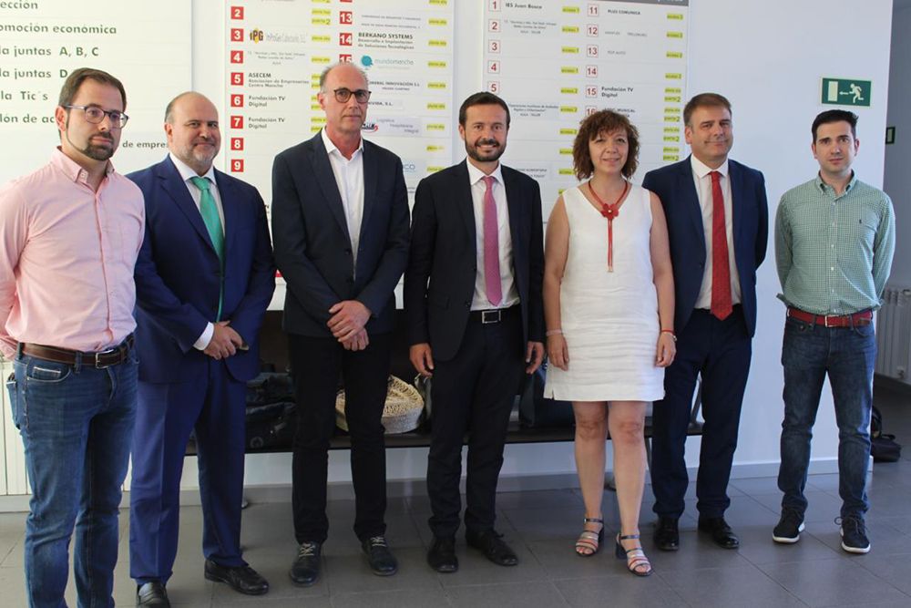 La Junta apuesta por la extensión de la banda ancha como motor de desarrollo del medio rural