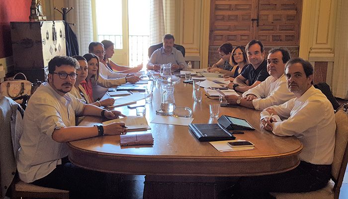 La primera Junta de Gobierno Local del Ayuntamiento de Cuenca adjudica el contrato para la renovación de mobiliario infantil en el Parque de San Julián