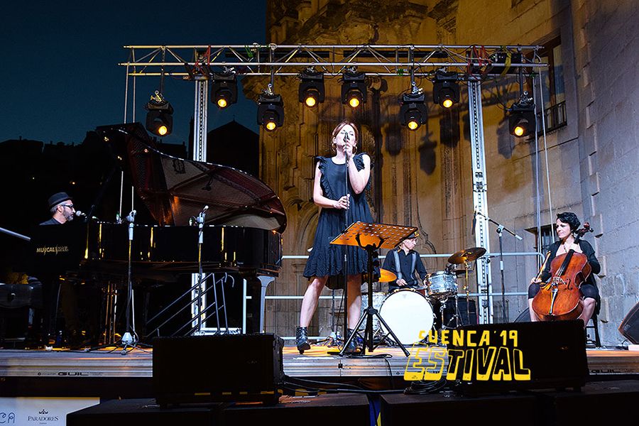 Marlango firma una obra de arte sobre el escenario de Estival Cuenca 3 Marlango firma una obra de arte sobre el escenario de Estival Cuenca