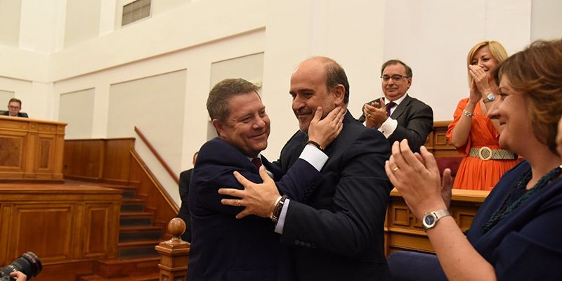 Page es elegido presidente de Castilla-La Mancha por mayoría absoluta en las Cortes