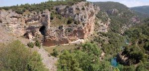 Rescatan a una joven tras sufrir un accidente tráfico que le ha dejado al borde de un precipicio en Villalba de la Sierra