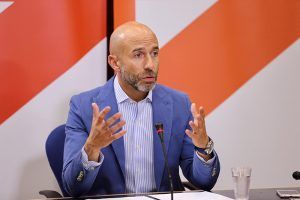 Sobre limitaciones y abstenciones