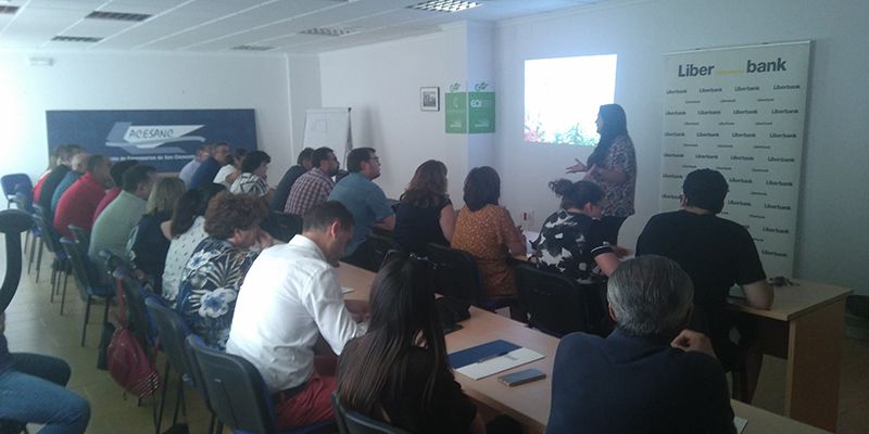 Una treintena de empresarios de San Clemente se interesan por la venta a través de Amazon en mercados nacionales e internacionales