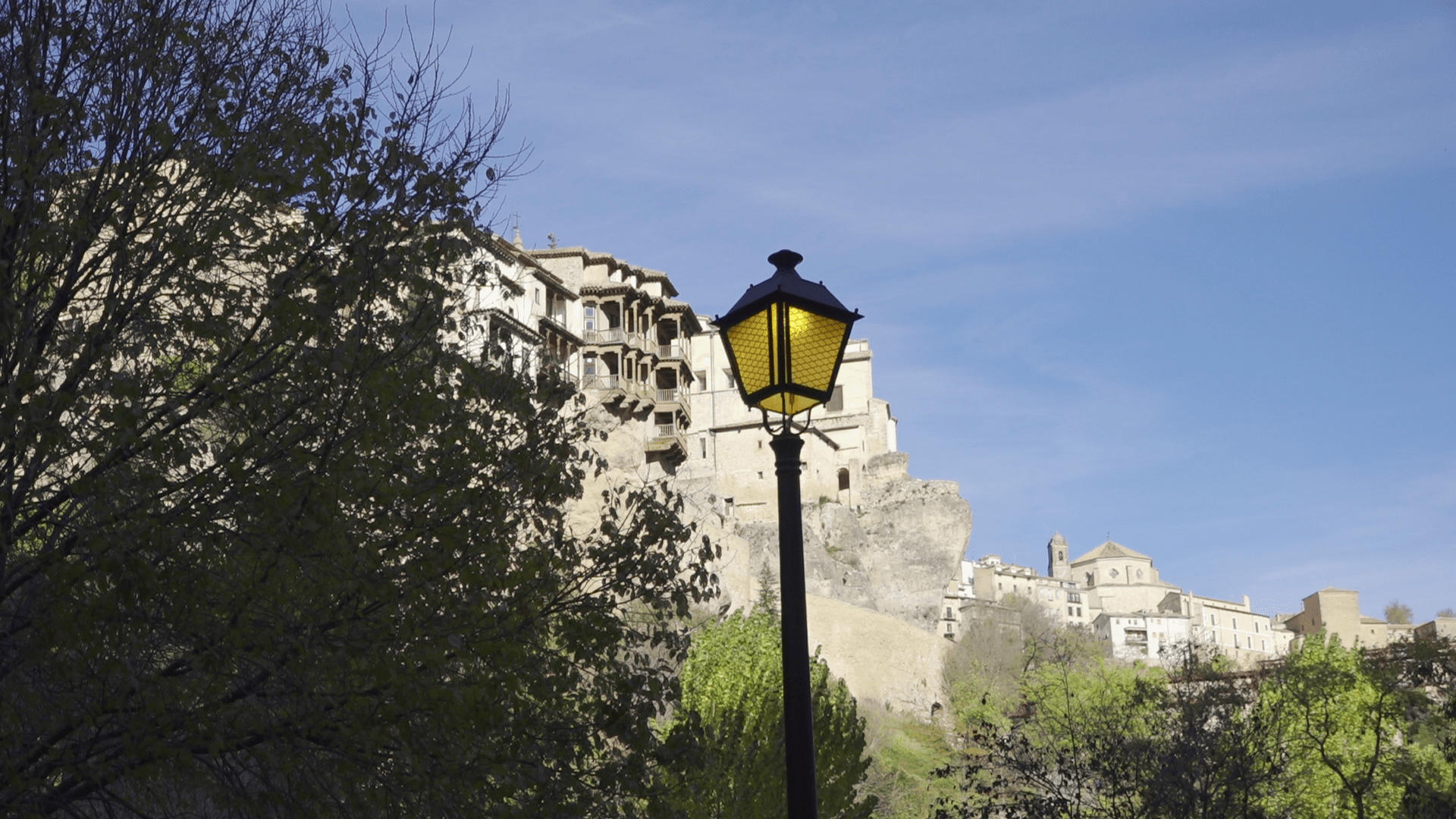 La Junta de Gobierno Local acuerda continuar con la adjudicación del restaurante de las Casas Colgadas