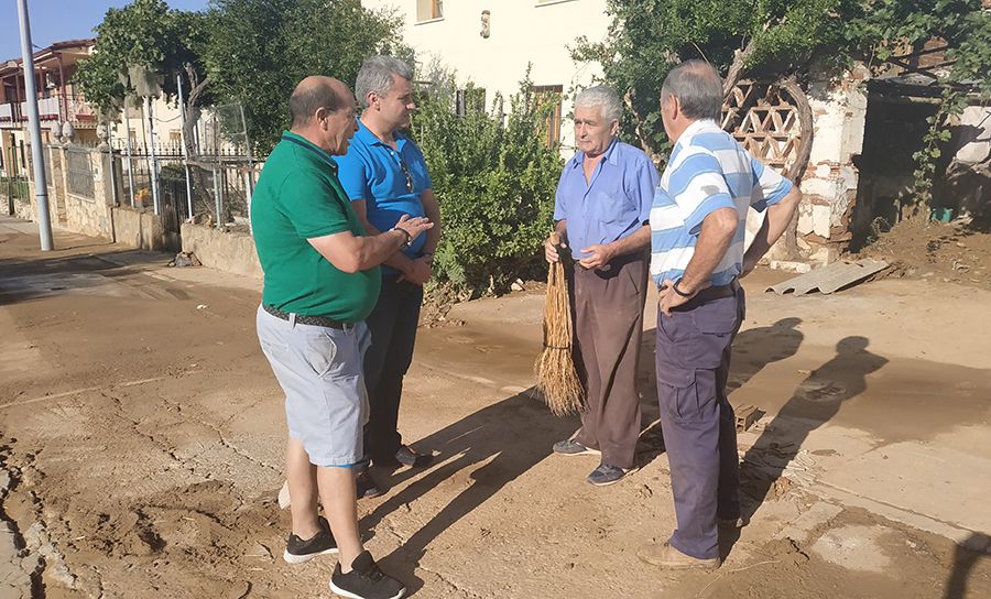 Alfonso Esteban comprueba los daños ocasionados en el municipio de Tórtola de Henares tras la fuerte tormenta registrada ayer