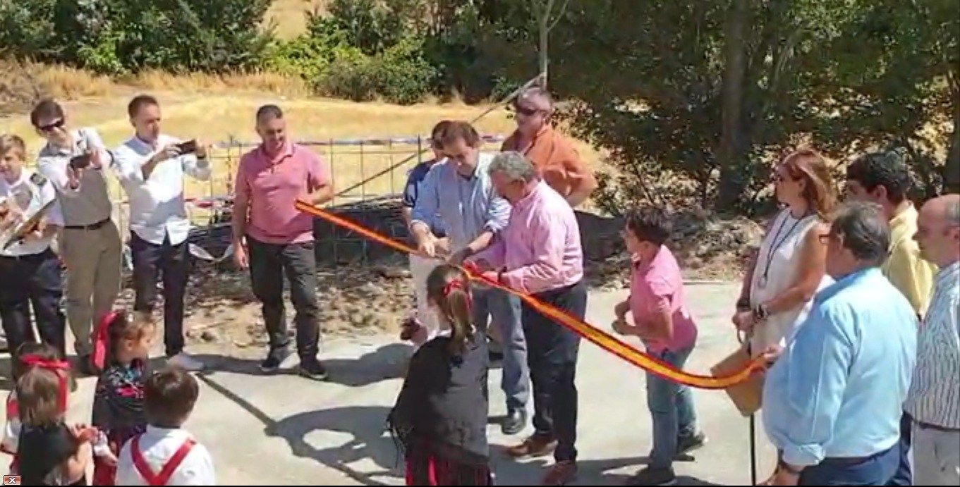 El Ayuntamiento de Huete realiza varias mejoras en Caracenilla y el alcalde pedáneo pavimenta la calle Boleo