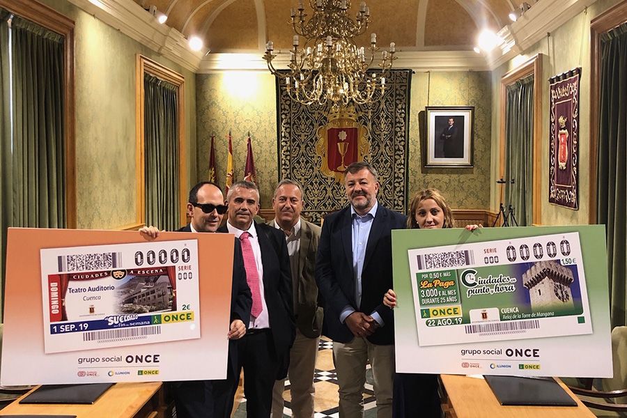 El reloj de la Torre de Mangana y el Teatro Auditorio lucirán en sendos cupones de la ONCE