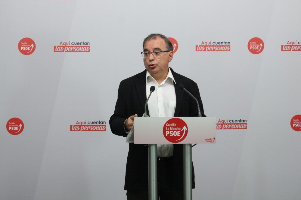 El presidente del grupo socialista en las Cortes regionales ha resaltado los datos de afiliación a la Seguridad Social, así como la bajada de las cifras de paro en el mes de julio.