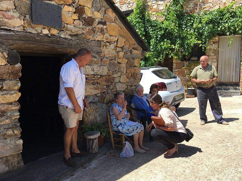 Olga Villanueva Vamos a trabajar para favorecer el asentamiento y la fijación de la población en el medio rural y afrontar los desequilibrios de la pirámide de la población