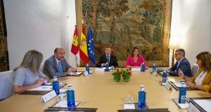 Ampliación. Gobierno regional y central acuerdan financiar el abastecimiento de los municipios ribereños, su representación en la Comisión de Explotación del trasvase y la creación de una comisión bilateral 3 page y ministra