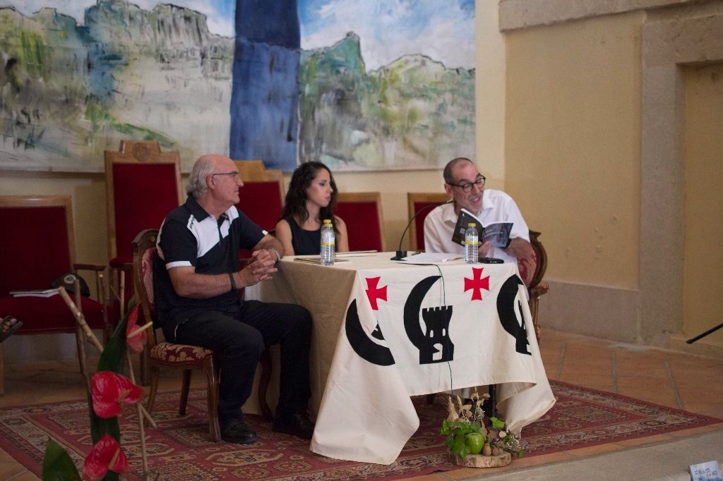 Presentación y firma de libros en el tradicional encuentro de autores en Cañete