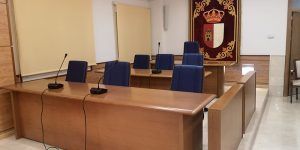 Culmina la adaptación del Salón de Plenos a la nueva realidad de la corporación cabanillera