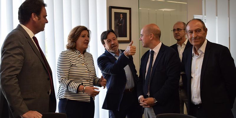 El Gobierno de Castilla-La Mancha impulsará una comisión de trabajo conjunta con el Consejo Regional de Cámaras de Comercio