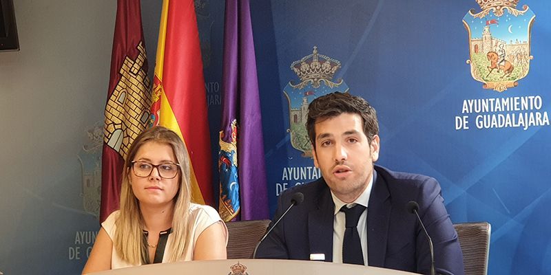 El PP denuncia que el Ayuntamiento de Guadalajara quitará 172.000 euros de ayudas sociales y fomento del empleo para aumentar el gasto en fiestas y arreglar el bar del Zoo