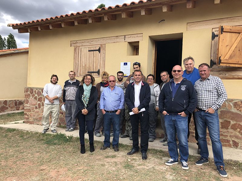 El taller de empleo de Landete ofrece una oportunidad laboral a una decena de personas y permitirá mejorar infraestructuras turísticas de la zona. 1 El taller de empleo de Landete ofrece una oportunidad laboral a una decena de personas y permitirá mejorar infraestructuras turísticas de la zona.