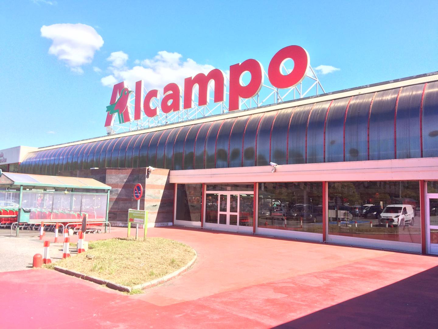 FeSMC UGT recoge firmas en los comercios de CLM para cerrar como máximo a las 1500 horas los días 24 y 31 de diciembre