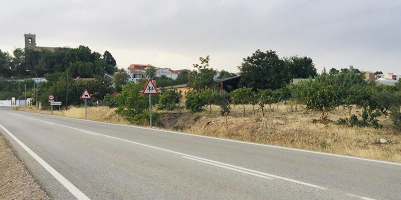 La alcaldesa de Tresjuncos insta a la Diputación de Cuenca a que aproveche unos terrenos que tiene la institución en este pueblo para construir uno de los Parques de Bomberos