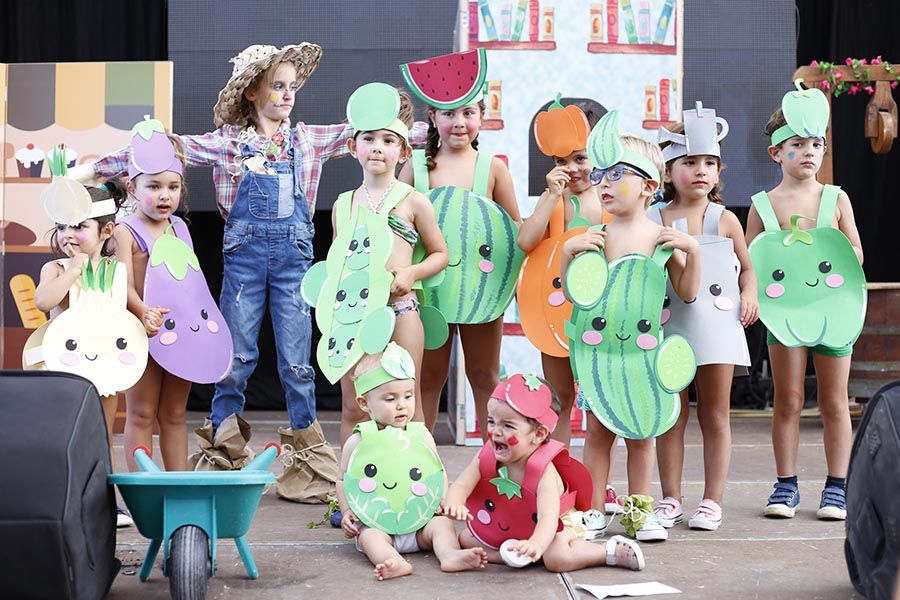 La Huerta del tío Pepe, los abuelitos de ‘UP’, el Carrusel La Bubilla y una preciosa flor con su abejita, vencedores del Concurso de Disfraces infantil de Trillo 3 La Huerta del tío Pepe, los abuelitos de ‘UP’, el Carrusel La Bubilla y una preciosa flor con su abejita, vencedores del Concurso de Disfraces infantil de Trillo