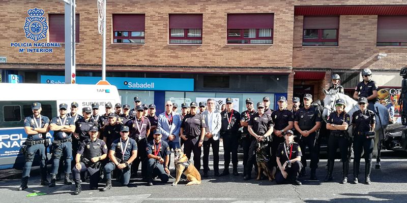 La Policía Nacional acompaña a La Vuelta en su paso por la ciudad de Guadalajara