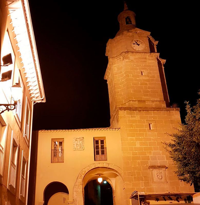 La Torre del Reloj de Huete estrena toque de campana e iluminación