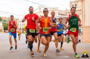 Los atletas Javier López Caballero y María Ángeles Magán Talavera vencen en la “V Carrera Popular Moros y Cristianos de Valverde de Júcar”