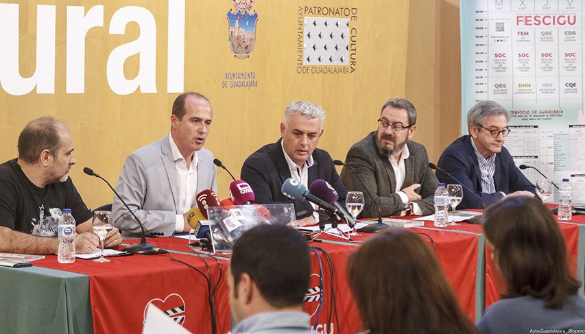 El alcalde de Guadalajara muestra el apoyo del Ayuntamiento al FESCIGU