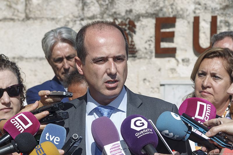 Alberto Rojo creará una mesa técnica de trabajo para coordinar todas las medidas dirigidas al entorno del nuevo campus