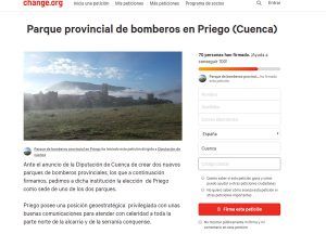 Vecinos de Priego recogen firmas para la instalación de un parque de bomberos en su municipio