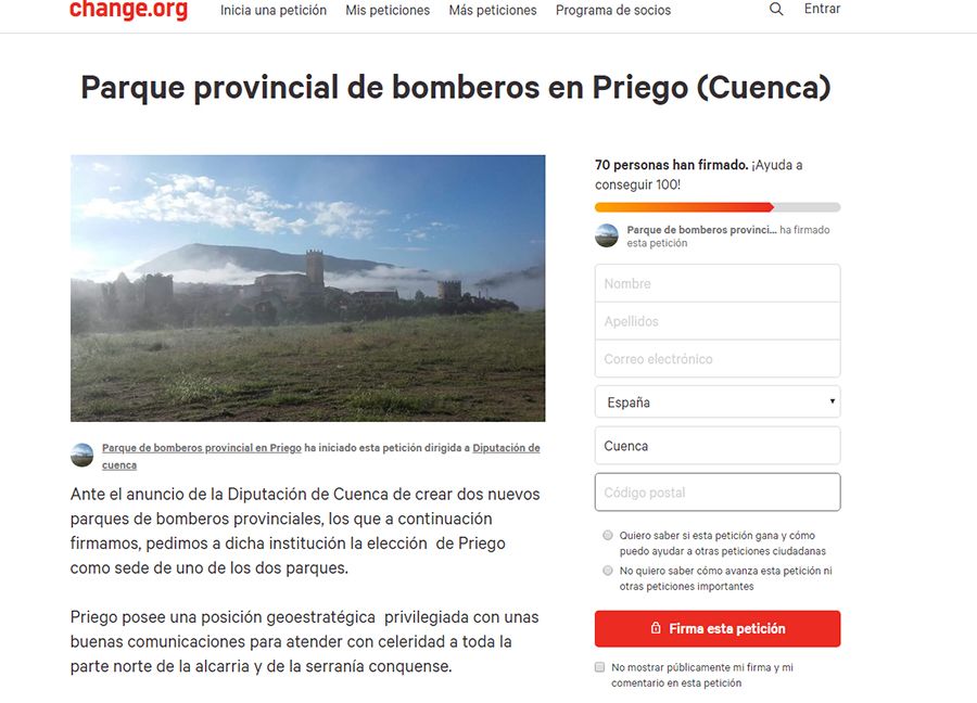 Vecinos de Priego recogen firmas para la instalación de un parque de bomberos en su municipio